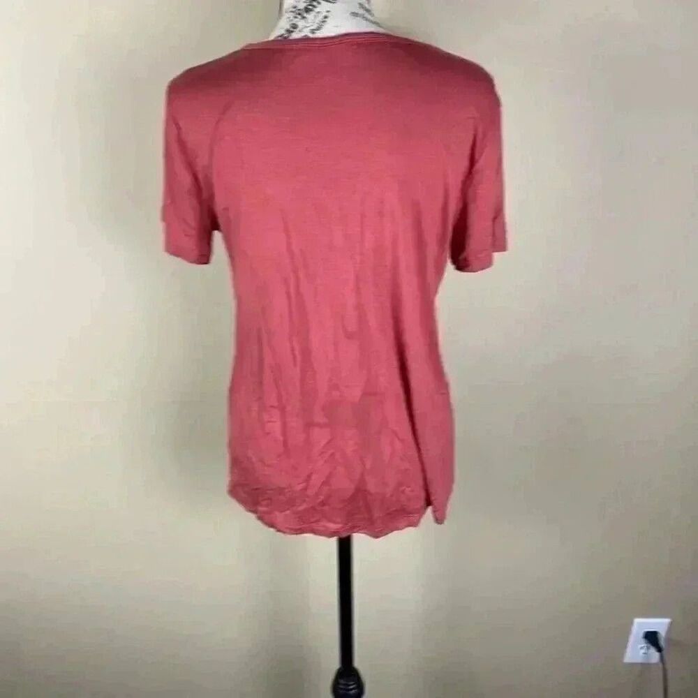 3/$25 Bundle of Women's Tee shirt-size XS - Picture 8 of 8